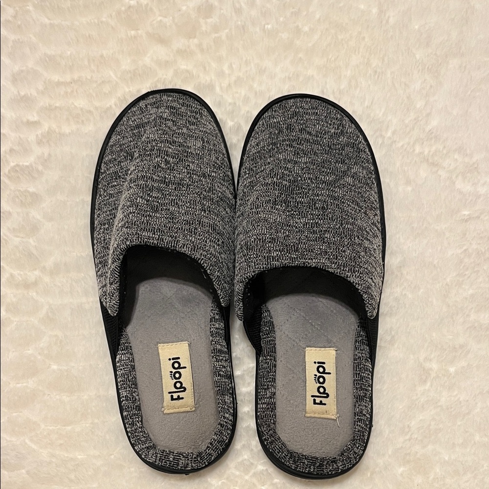 Floöpi Women's Black and Gray Cozy Slippers washable size 5-6